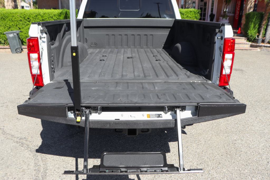 Used 2022 Ford F350 Lariat w/ Tremor Off-Road Package AWD/4WD image 9