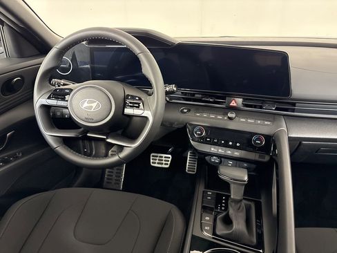 New 2025 Hyundai Elantra SEL FWD image 21