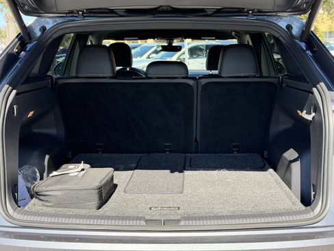 Used 2023 Volkswagen Atlas Cross Sport SE w/ Panoramic Sunroof Package image 11