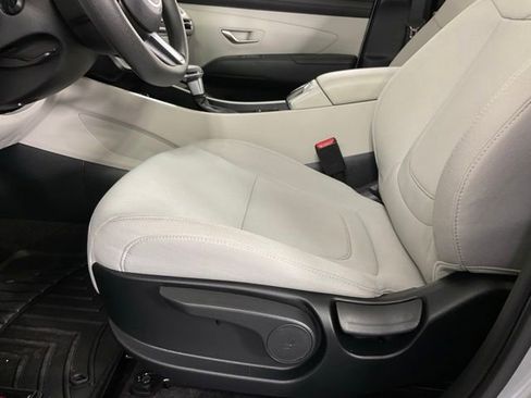 Used 2025 Hyundai Tucson SE FWD image 30