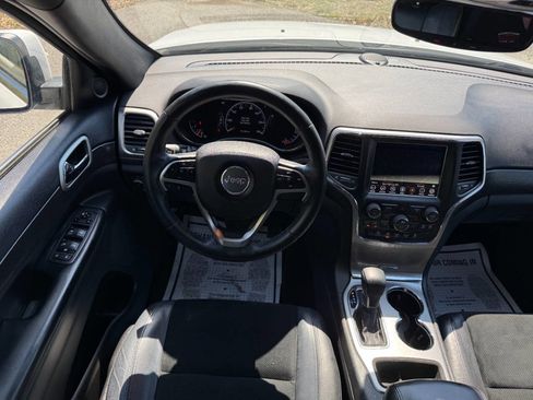 Used 2018 Jeep Grand Cherokee Laredo image 47
