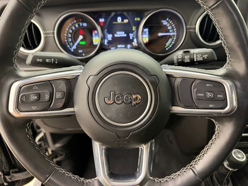 Used 2023 Jeep Wrangler Unlimited Sahara w/ Cold Weather Group AWD/4WD image 11