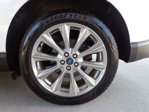 Used 2018 Ford Edge Titanium w/ Equipment Group 301A AWD/4WD image 11