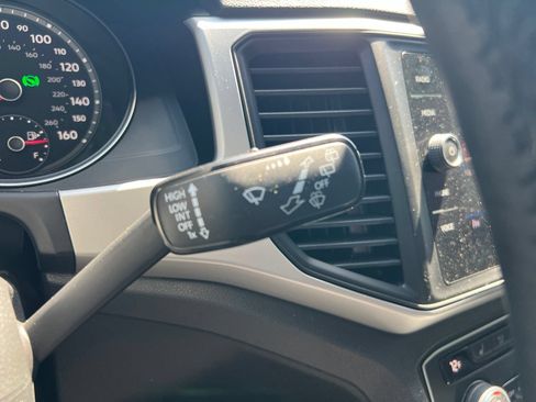 Used 2021 Volkswagen Atlas Cross Sport SE FWD image 21