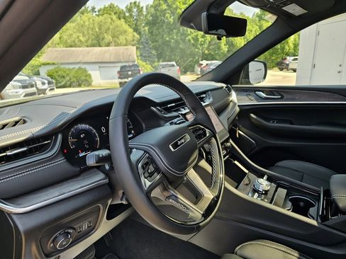 New 2025 Jeep Grand Cherokee L Overland w/ Advanced Protech Group III image 40