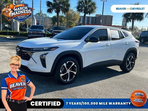 Used 2025 Chevrolet Trax RS w/ Sunroof Package image 1