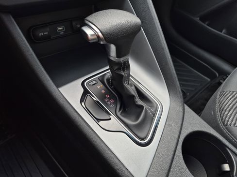 Used 2021 Kia Niro LX image 27