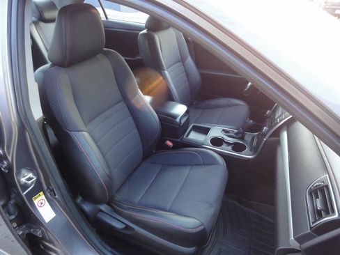 Used 2016 Toyota Camry SE FWD image 31
