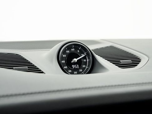 Used 2025 Porsche Cayenne GTS image 18