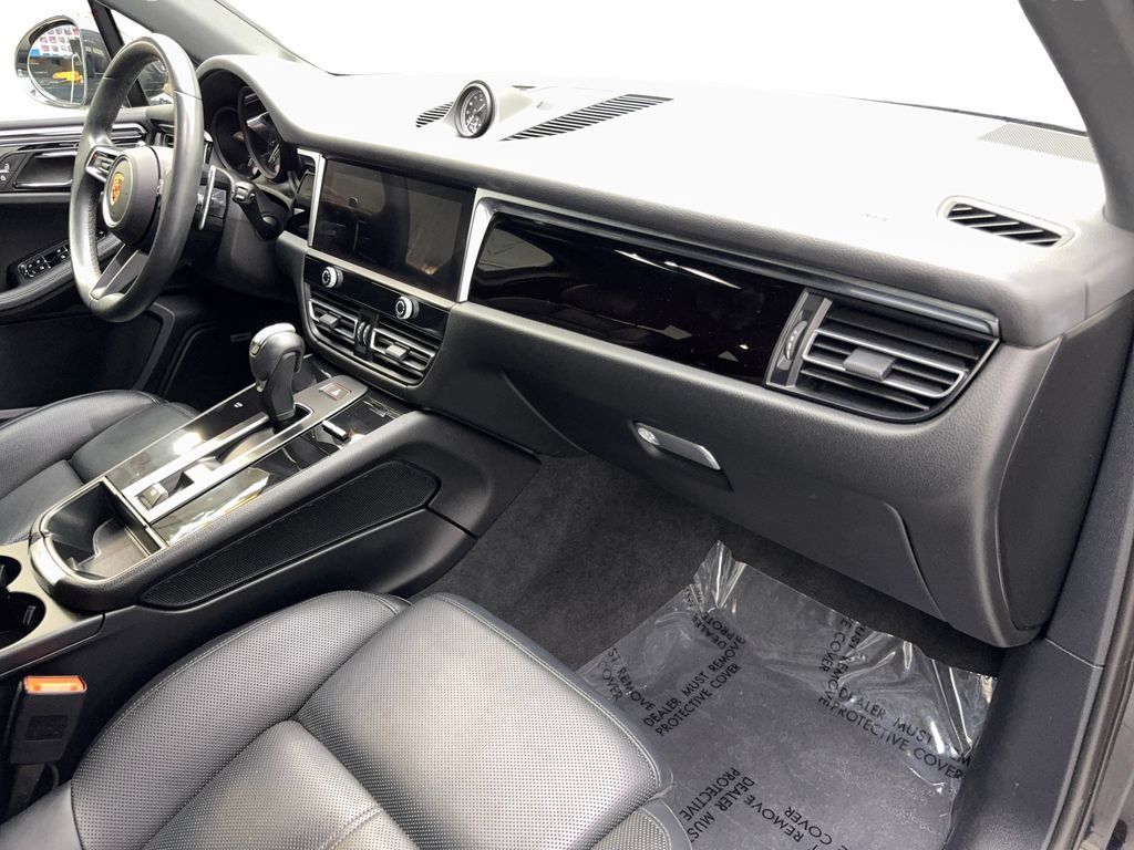 Used 2024 Porsche Macan Turbo AWD/4WD image 51