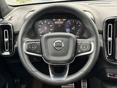 Used 2022 Volvo XC40 T5 R-Design w/ Advanced Package image 24