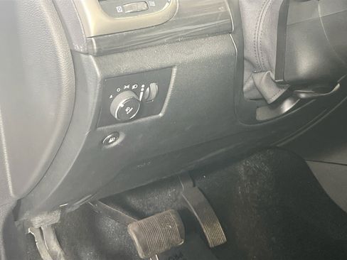 Used 2022 Jeep Grand Cherokee Laredo X image 10