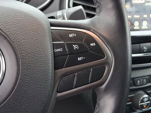 Used 2019 Jeep Cherokee Limited image 25