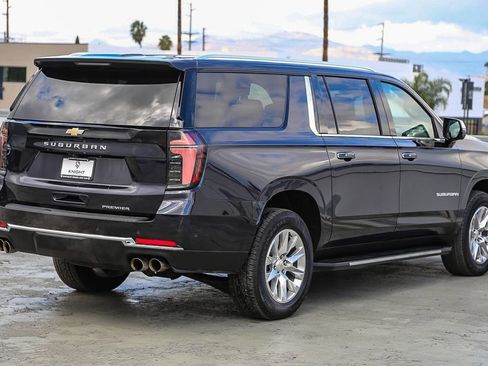 Used 2025 Chevrolet Suburban Premier image 9