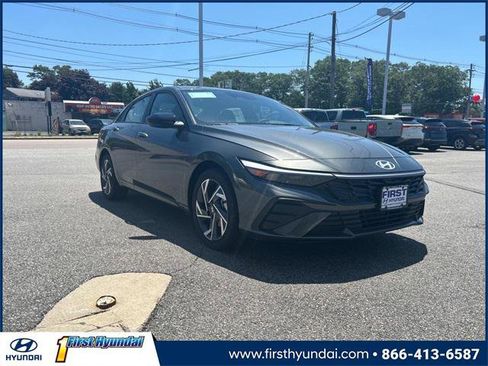 New 2025 Hyundai Elantra SEL image 1