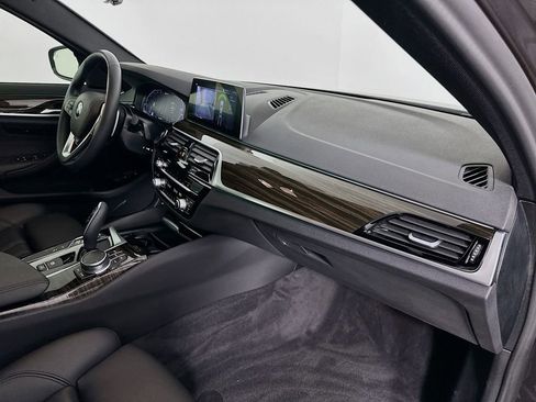 Used 2020 BMW 530e w/ Convenience Package image 30