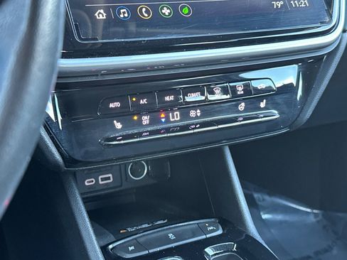 Used 2022 Chevrolet Bolt EUV LT w/ Comfort Package image 29