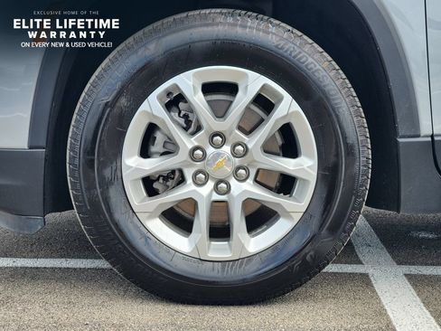 Used 2023 Chevrolet Traverse LS AWD/4WD image 10