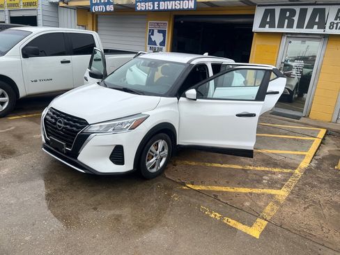 Used 2022 Nissan Kicks S FWD image 8