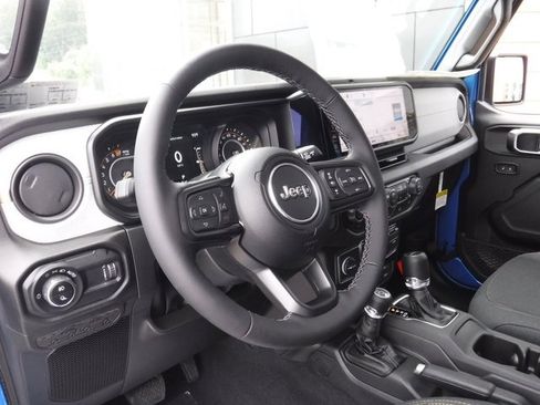 New 2025 Jeep Gladiator Willys image 14