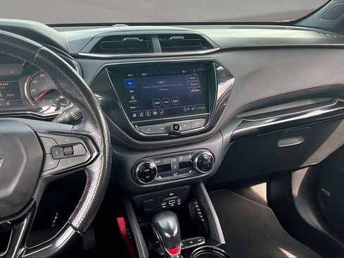 Used 2021 Chevrolet TrailBlazer RS w/ Sun and Liftgate Package image 9