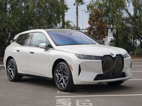 New 2026 BMW iX xDrive60 image 1