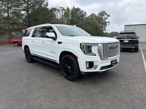 Used 2023 GMC Yukon XL Denali AWD/4WD image 4