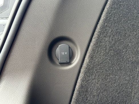 Certified 2026 Porsche Macan image 31