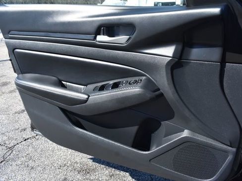 Used 2025 Nissan Altima 2.5 SV image 29