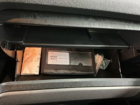 Used 2018 Ford Explorer XLT image 32