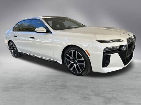 Used 2024 BMW 740i RWD image 2