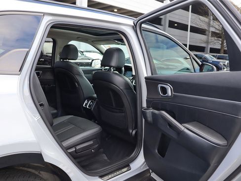 Certified 2023 Kia Sorento SX image 29