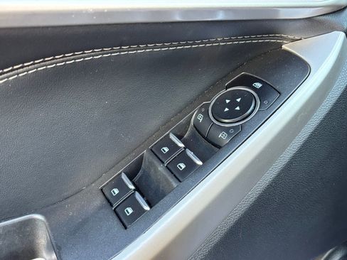 Used 2023 Ford Explorer XLT image 16