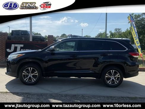Used 2017 Toyota Highlander LE FWD image 4