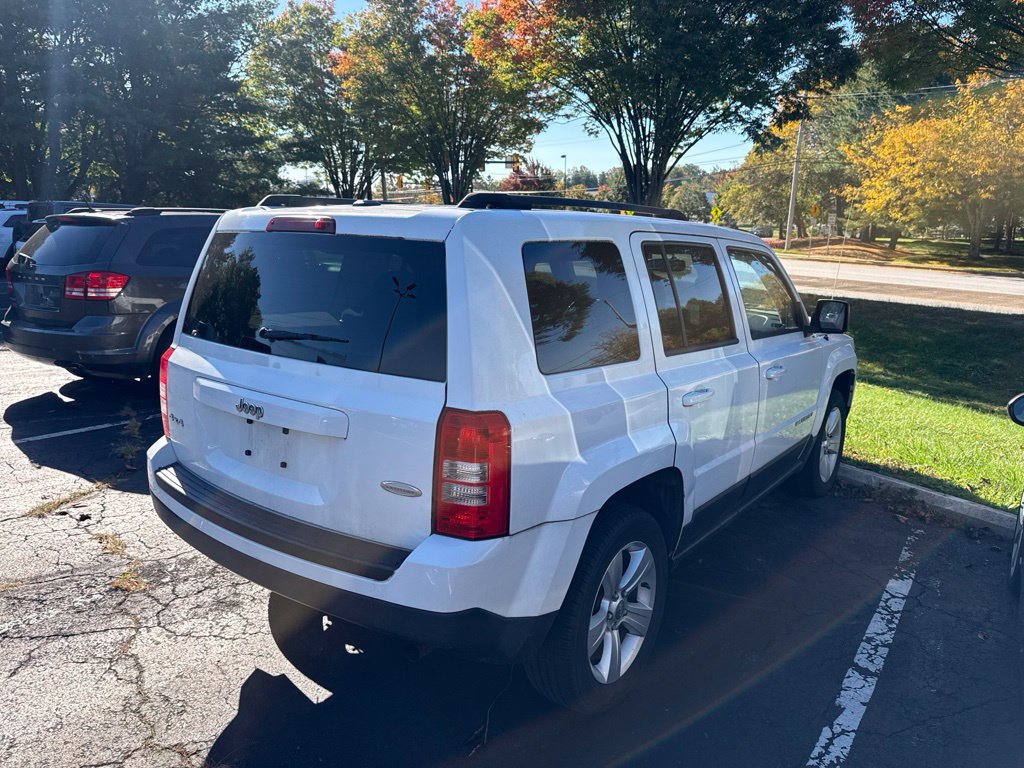 Used 2016 Jeep Patriot Latitude AWD/4WD image 9