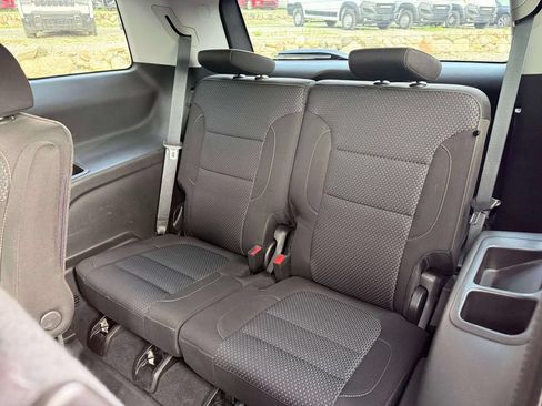 Used 2023 GMC Acadia SLE w/ Driver Convenience Package FWD image 13
