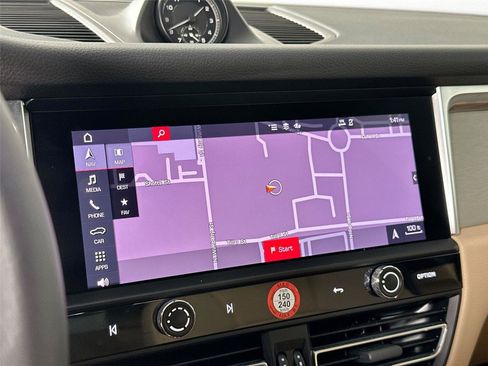 Certified 2024 Porsche Macan AWD/4WD image 22