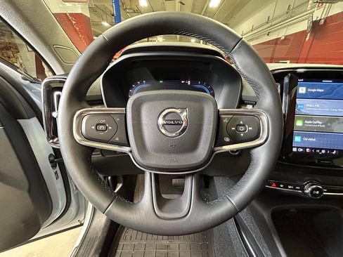 Used 2025 Volvo XC40 B5 Ultra w/ Climate Package image 27