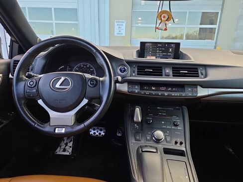 Used 2014 Lexus CT 200h image 9