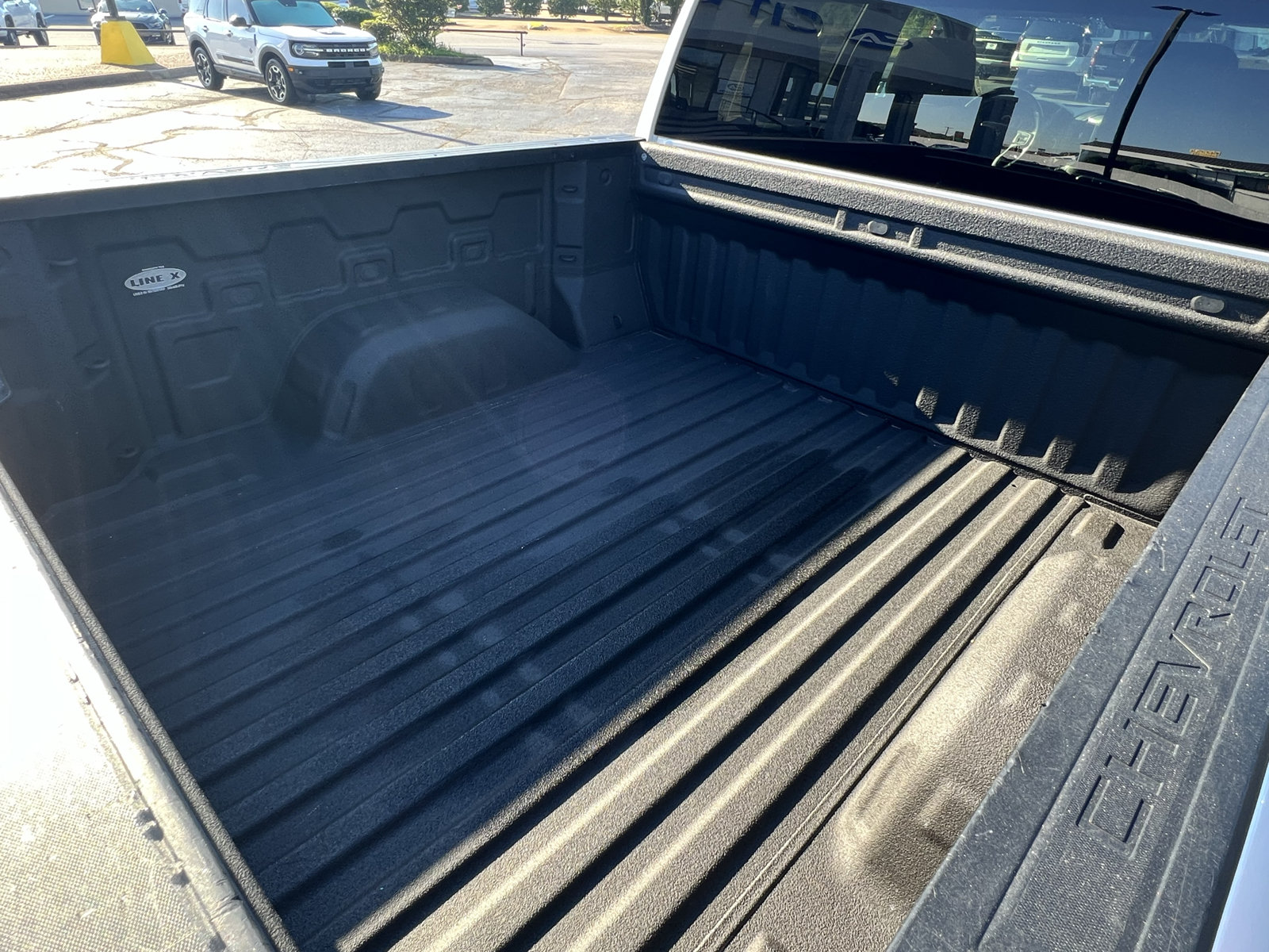 Used 2021 Chevrolet Silverado 1500 LT RWD image 14