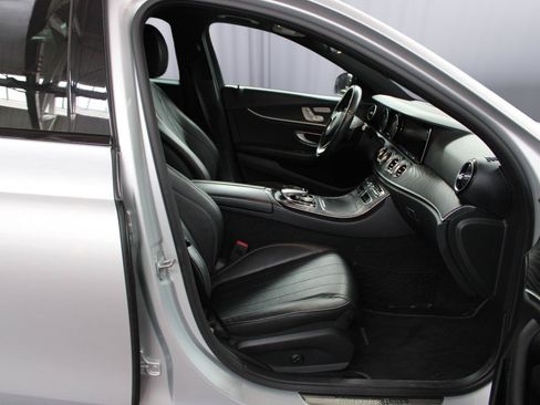 Used 2018 Mercedes-Benz E 300 image 19