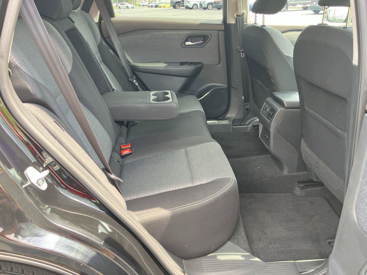 Used 2022 Nissan Rogue SV FWD image 29