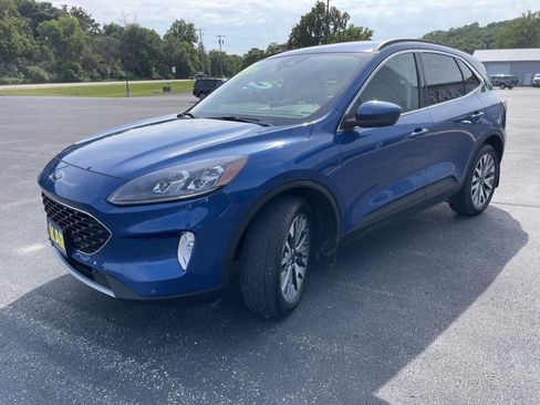 Certified 2022 Ford Escape Titanium w/ Class II Trailer Tow Package AWD/4WD image 5