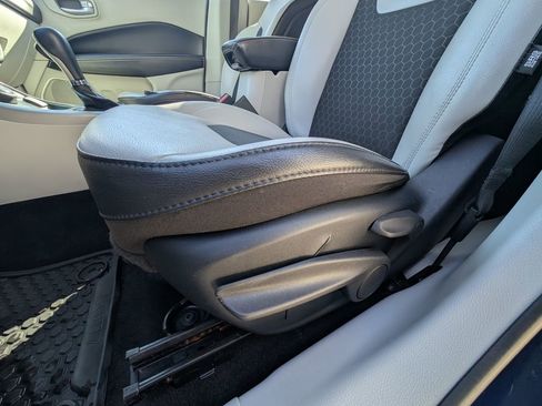 Used 2019 Jeep Compass Latitude w/ Cold Weather Group image 14