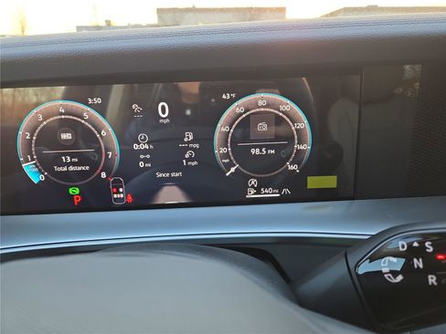 New 2026 Volkswagen Tiguan SE image 18