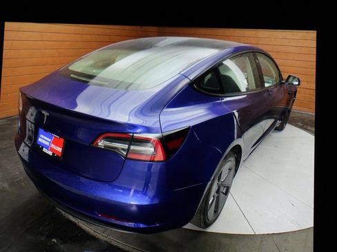 Used 2022 Tesla Model 3 Standard Range image 11