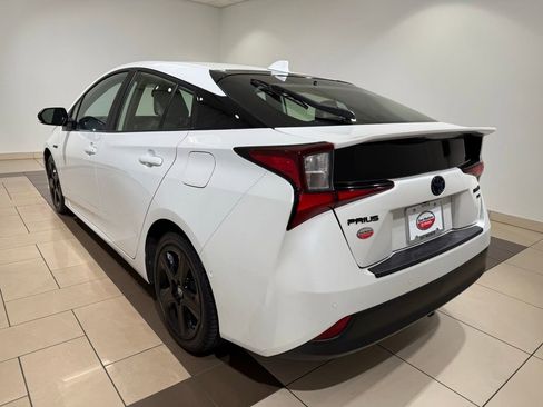 Used 2021 Toyota Prius FWD image 3