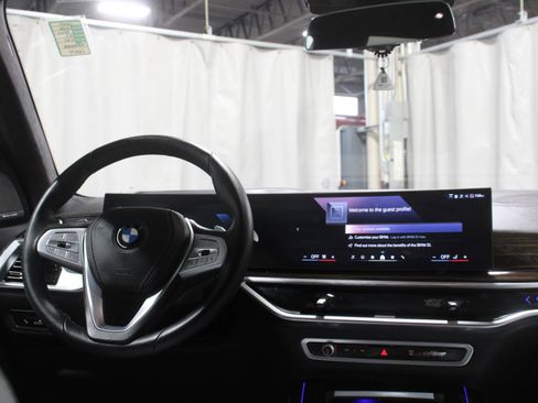 Used 2026 BMW X7 xDrive40i AWD/4WD image 3
