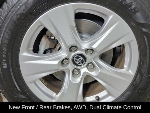 Used 2021 Toyota RAV4 XLE AWD/4WD image 10