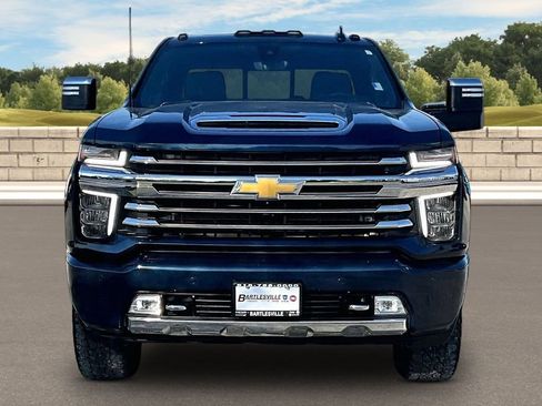 Used 2022 Chevrolet Silverado 2500 High Country w/ Technology Package image 3